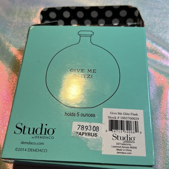 New, small Flask - Picture 4 of 11